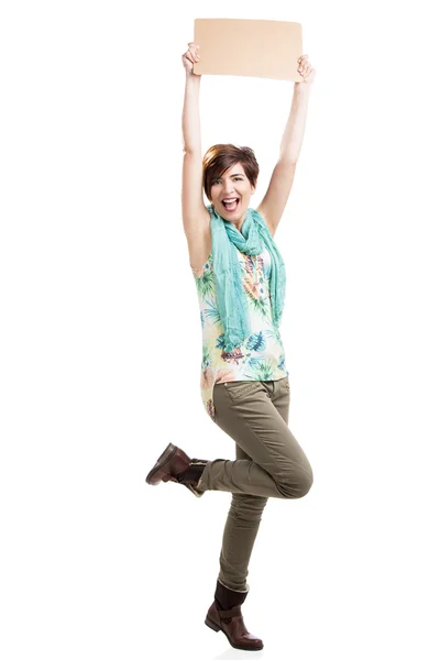 Mujer feliz con un cartón — Foto de Stock