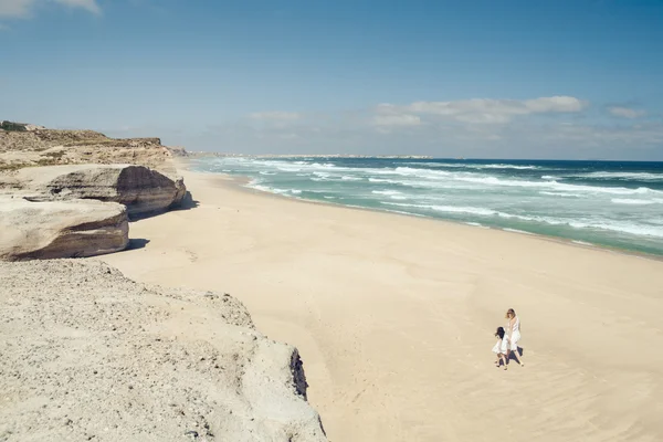 Wandelen op het strand — Stockfoto