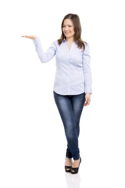 bir yandan gösterilen kadın