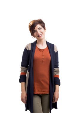 Beyaz bir arka plan üzerinde duran güzel kadın