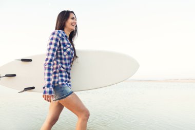 güzel sörfçü kız