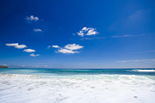 Schöner tropischer Strand — Stockfoto