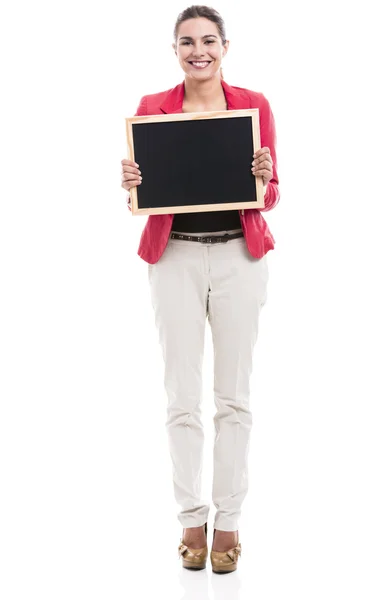 Mujer de negocios sosteniendo un tablero de shalk — Foto de Stock