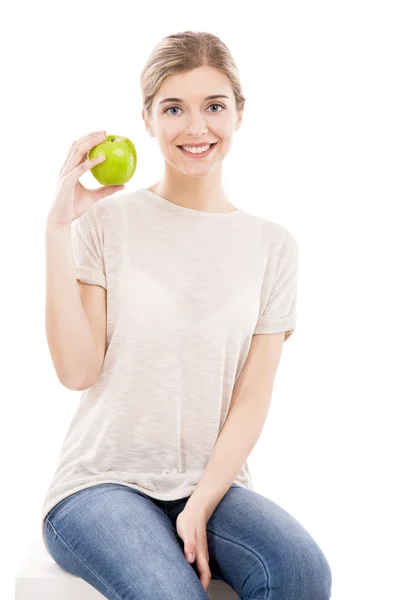 漂亮的女人和一个绿色的苹果 — 图库照片