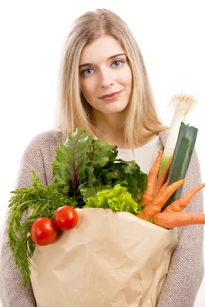 Donna che trasporta borsa di verdure — Foto Stock