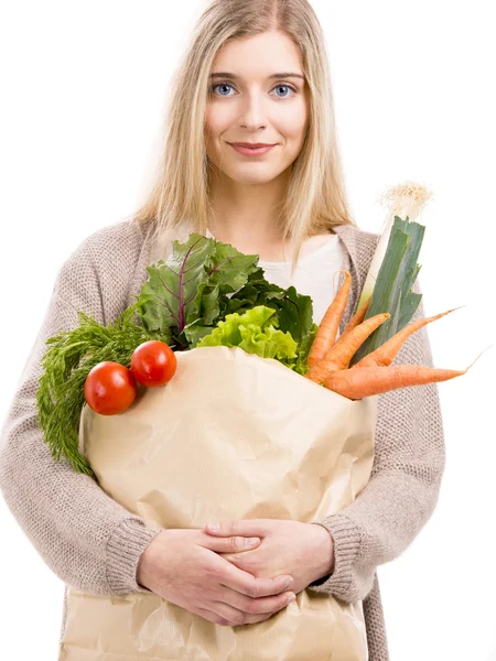 Žena, která nosí zelenina — Stock fotografie