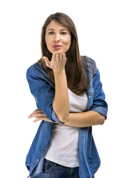 Frau schickt einen Kuss — Stockfoto