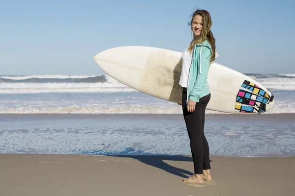 Tenage girl, surfboard — Stock Photo, Image