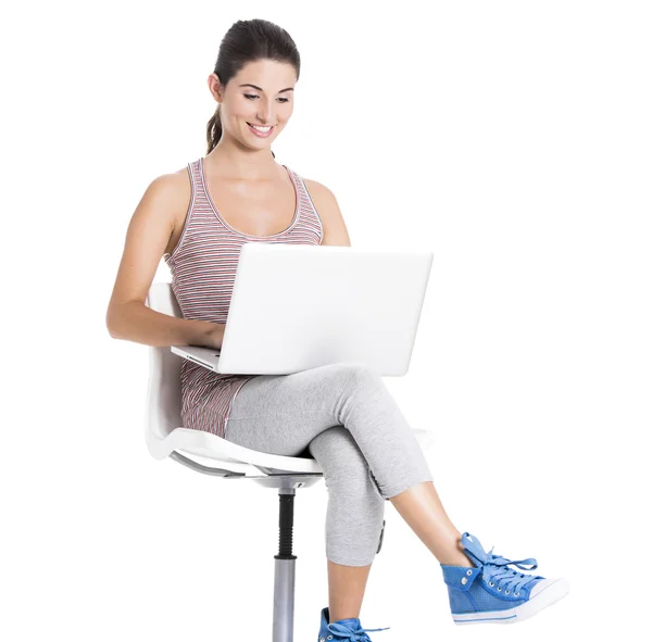 Student working on a laptop — Zdjęcie stockowe