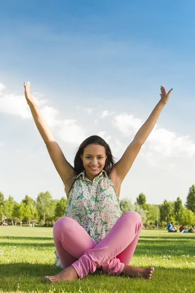 Hermosa mujer afroamericana — Foto de Stock