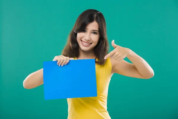 Segurando um papel azul — Fotografia de Stock