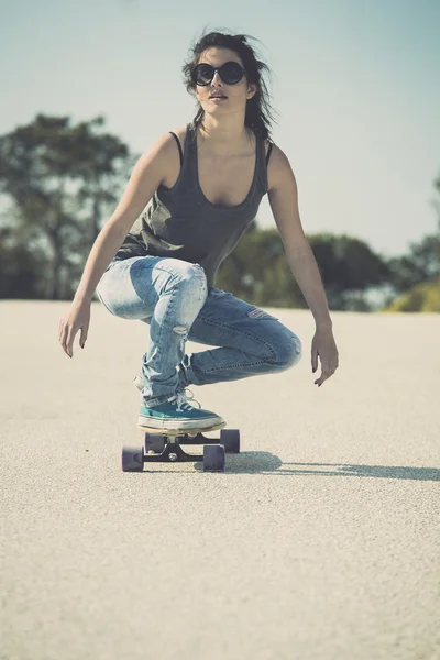 Chica patinadora —  Fotos de Stock