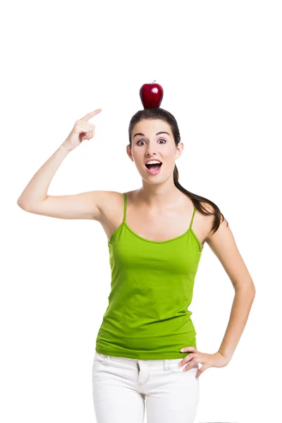 Здорова жінка вказує на яблуко — стокове фото