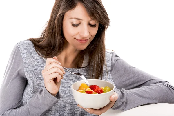 Frau mit Obstsalat — Stockfoto