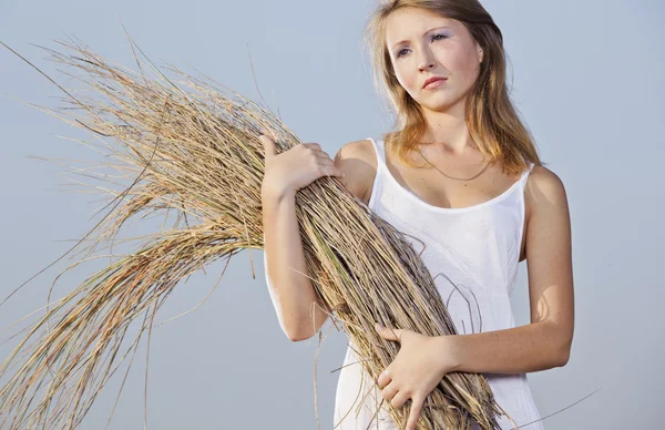 Beautiful woman holding feed — Stock Photo, Image