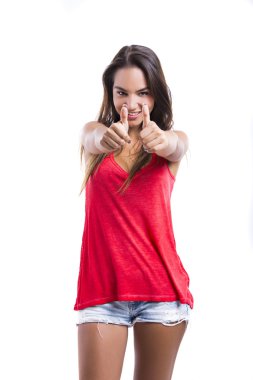 Başparmakları havada genç bir kadın.