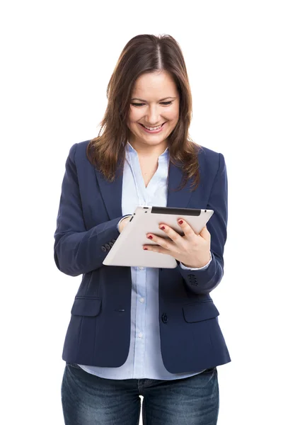 Affärskvinna som arbetar med en tablett — Stockfoto