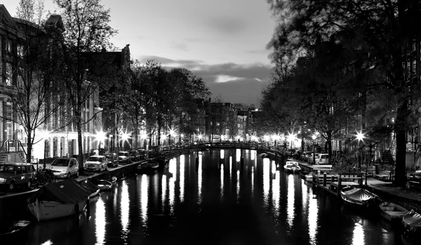 Amsterdam channels at night — Stock Photo, Image