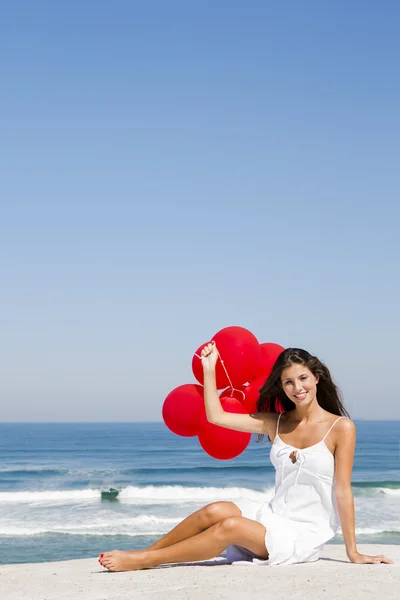 Meisje met rode ballons — Stockfoto