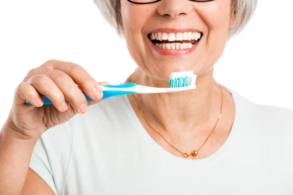 Retrato Uma Velha Mulher Feliz Escovando Dentes — Fotografia de Stock