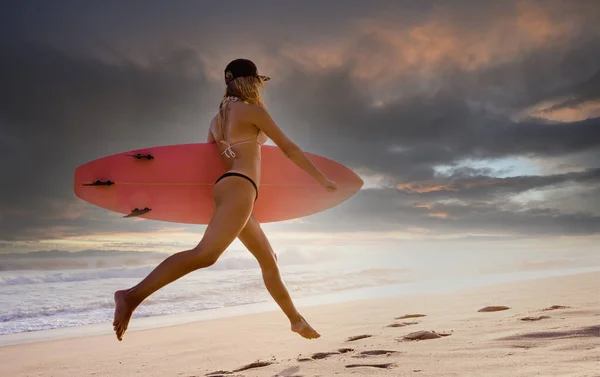 Beautiful Girl Beach Her Surfbard — Stock Photo, Image