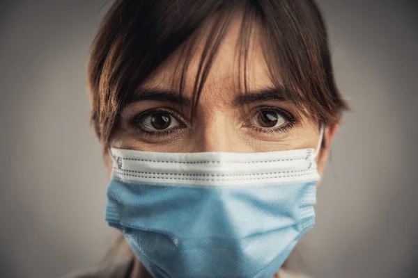 Kadın Covid Virüsü Kaptığı Için Endişeli Stresli — Stok fotoğraf