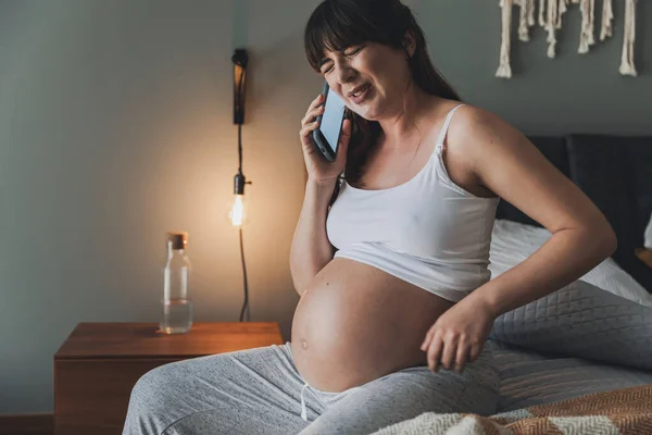 Painful Pregnant Young Woman Home Calling Medical Assistance Phone — Fotografia de Stock