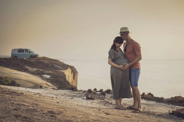 Pregnant Couple Wild Beach Dog Expecting Baby — Stockfoto