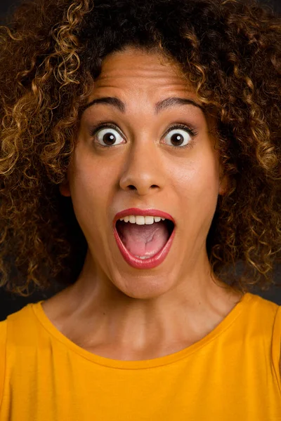 Portrait Beautiful African American Woman Receiving Good News — Φωτογραφία Αρχείου