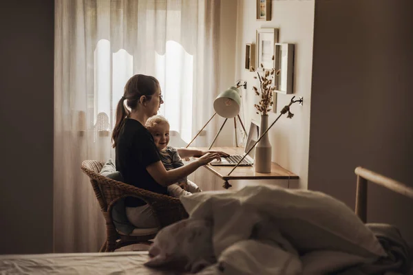 Busy Woman Working Home Baby — Foto Stock