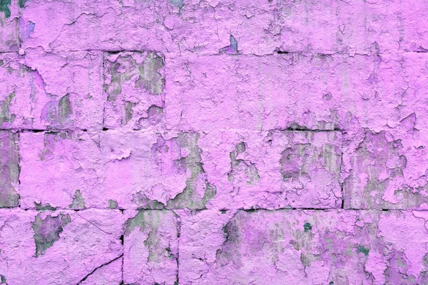 Abgeblätterte alte violette Farbe auf flacher rauer Ziegelwand - Hintergrund und Struktur des Vollrahmens — Stockfoto