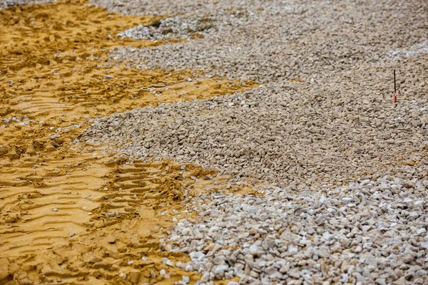 Areia e cascalho área plana no canteiro de obras fundo quadro completo — Fotografia de Stock