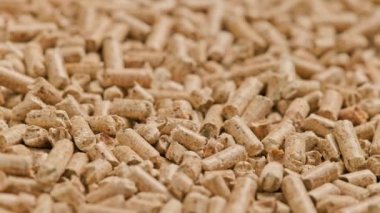 Sıkıştırılmış ahşap talaş topaklarının yakın çekim döngüsü