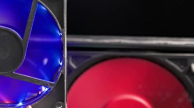 dönen ve tozlu 90 mm pc pervane yakın çekim uçan toz parçacıkları