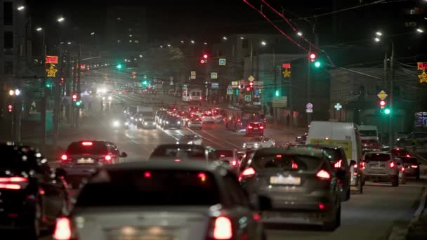 Night car traffic in central streets in Tula, Russia - October 18, 2021 — Stock Video