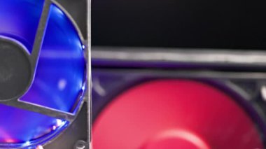 dönen ve tozlu 90 mm pc pervane yakın çekim uçan toz parçacıkları