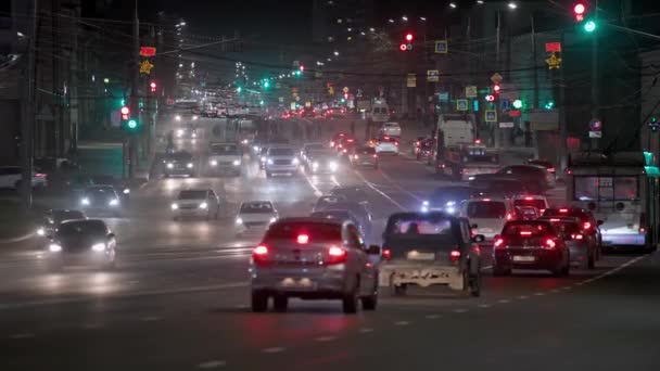 Νυχτερινή Κυκλοφορία Αυτοκινήτων Κεντρικούς Δρόμους Που Συλλαμβάνονται Τηλεφακό Στην Τούλα — Αρχείο Βίντεο
