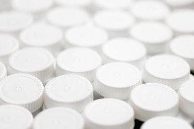 Tam kare yakın plan beyaz HDPE ile dolu - Yüksek Yoğunluklu Etilen plastik şişe kapakları