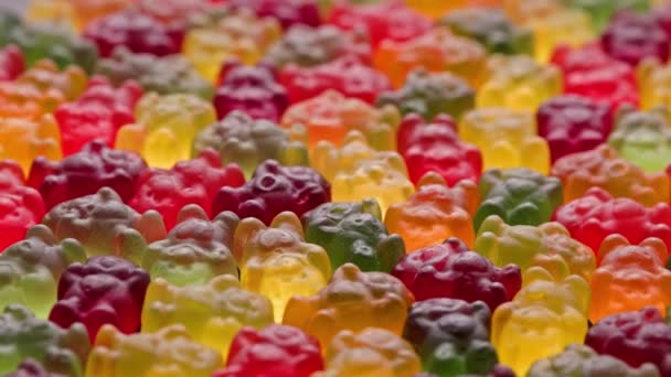 Full frame looped spinning background of colorful jelly bear candies — Stockvideo