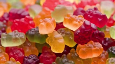 Renkli jöle ayı şekerlerinin tam çerçeve döndürülmüş arka planı