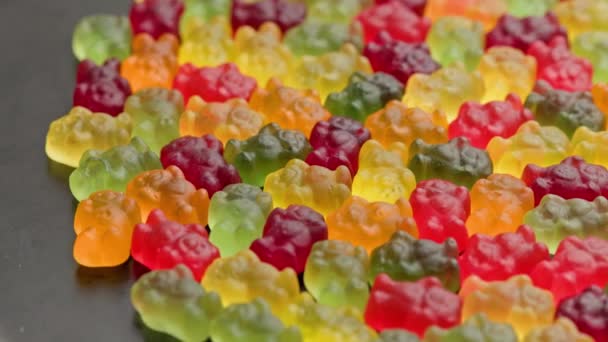 Full frame looped spinning background of colorful jelly bear candies — Wideo stockowe