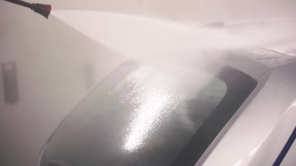Υψηλής πίεσης νερό καθαρισμού self-service εσωτερική διαδικασία πλυσίματος αυτοκινήτων. — Αρχείο Βίντεο