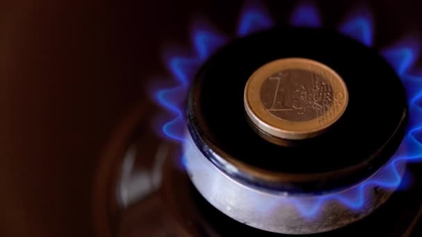 Gas stove burner with one euro coin laid on top, burning natural gas — Stock Video