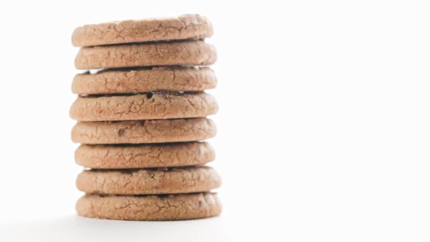 Rotating vertical stack of round chip cake cookies with chocolate on white — Stockvideo