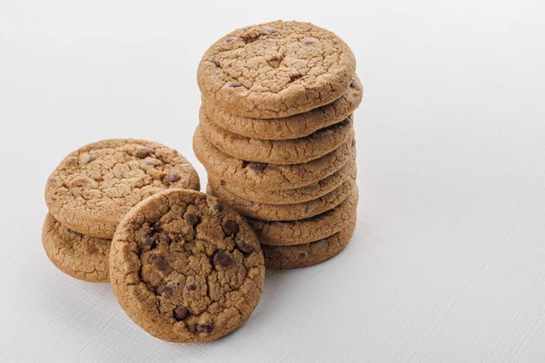 Round chip cake cookies with chocolate on white surface background — Stockfoto