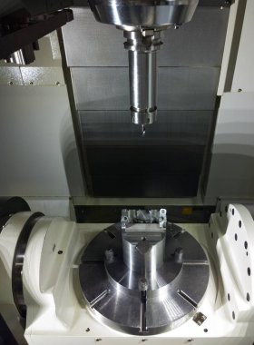 Beş eksenli Bilgisayar Sayısal Kontrol Cnc makinesi hisse değişimini bekliyor