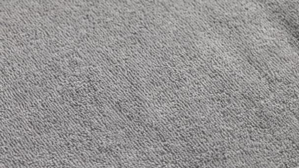 Closeup loopable φόντο του γκρι μαλακό βαμβάκι πετσέτα — Αρχείο Βίντεο