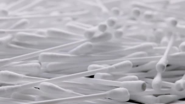 Pile of q-tips or cottom buds slowly rotating on black background — Stok video