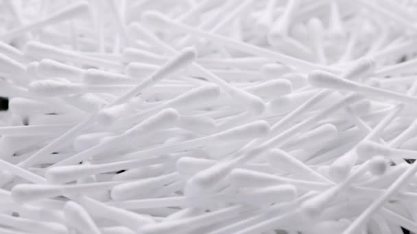 Pile of q-tips or cottom buds slowly rotating on black background — Vídeo de stock