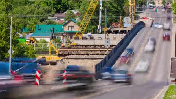 2022年6月7日 俄罗斯图拉 Tula 的汽车交通经过维修桥 每帧时间间隔为一秒钟 — 图库视频影像